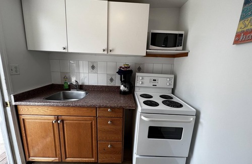 Wasaga Beach Cabaña | Dock Life Beach 1 - Cottage 8, Riverside, 2 bdrm and Loft, 3 min walk to Beach 1