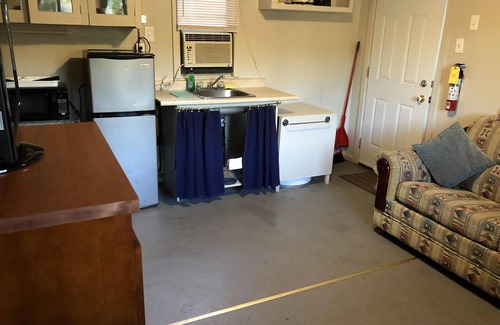 Wasaga Beach Cabaña | Dock Life Cottage 1 - Riverside, 2 Bedroom, Wasaga