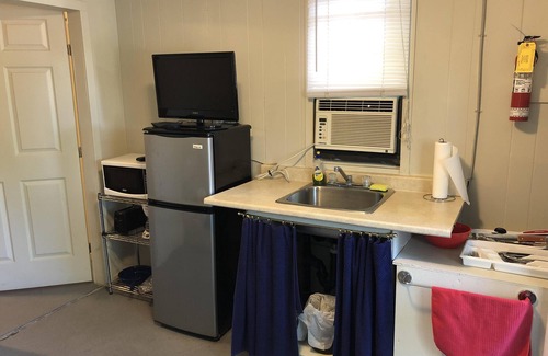 Wasaga Beach Cabaña | Dock Life Cottage 3 - Riverside, 1 Bedroom, Wasaga