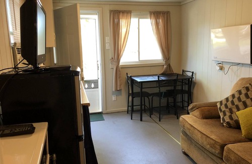 Wasaga Beach Cabaña | Dock Life Cottage 3 - Riverside, 1 Bedroom, Wasaga