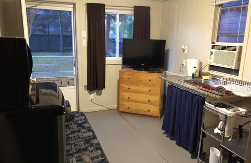 Wasaga Beach Cabaña | Dock Life Cottage 4 - Riverside, 1 Bedroom, Wasaga