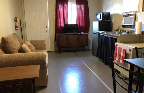 Wasaga Beach Cabaña | Dock Life Cottage 5 - Riverside, 1 Bedroom, Wasaga