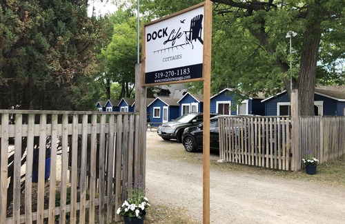 Wasaga Beach Cabaña | Dock Life Cottage 6 - Riverside, 1 Bedroom, Wasaga