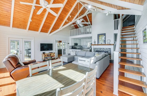 Groveoak Casa | Dock + Panoramic Views: Guntersville Lake Retreat!
