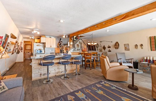 Bayview Casa | Dock's End Floating Home