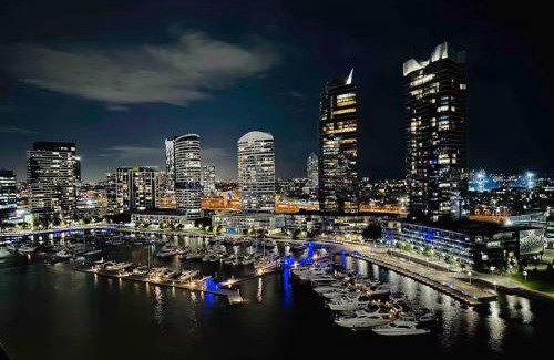 Docklands Apartamento | Docklands Waterfront Luxury Views with Pool and Gym