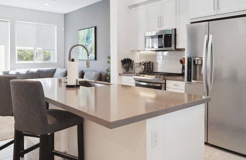 Central San Pedro Casa | Dockside · Modern Townhome w/Views, Theatre, All Amenities!