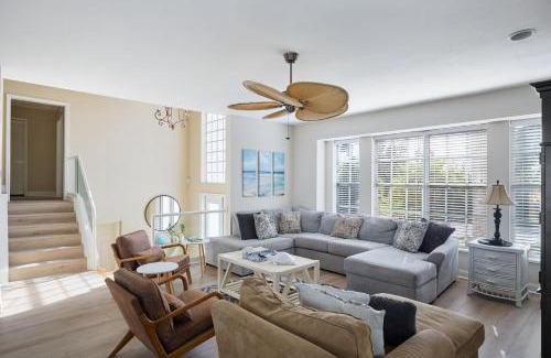 Sanibel Isles Casa | Dockside Retreat Gorgeous Canal Villa with Heated Pool
