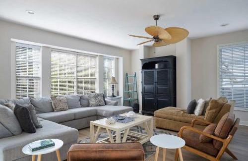 Sanibel Isles Casa | Dockside Retreat Gorgeous Canal Villa with Heated Pool