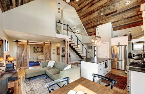 Ocracoke Casa | Dockside Retreat - Waterfront home in Oyster Creek
