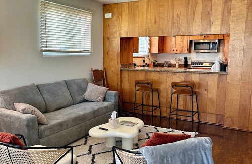 Silver Lake Casa | Dodger Stadium House for Rent! 5bedroom 3 Bath, with private patio!