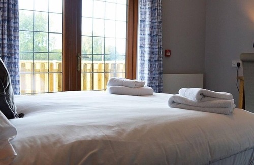 Braishfield Casa | Dog & Crook Braishfield