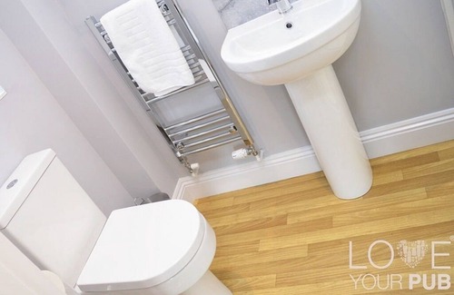 Braishfield Casa | Dog & Crook Braishfield