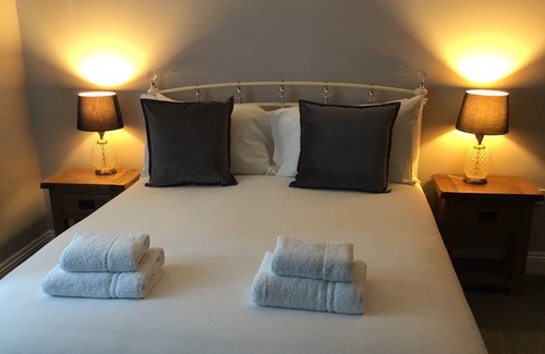 Braishfield Casa | Dog & Crook Braishfield
