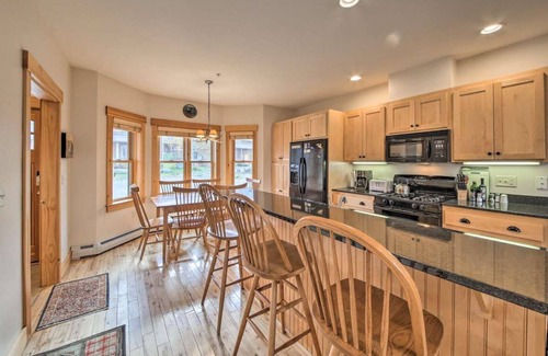 Carrabassett Valley Condominio | Dog Friendly SugarloafCondo- Ski, Snowboard, Golf or Hike!