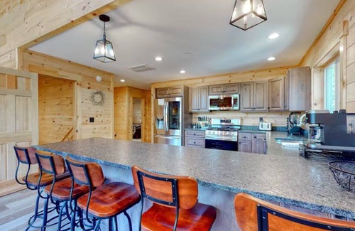 Carrabassett Valley Cabina | Dog-friendly cabin - Built in 2022!