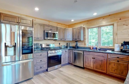 Carrabassett Valley Cabina | Dog-friendly cabin - Built in 2022!