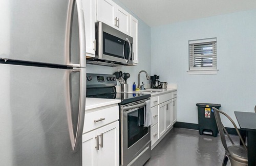 Northeast Virginia Beach Apartamento | Dog Friendly | 1 block from beach | Boardwalk