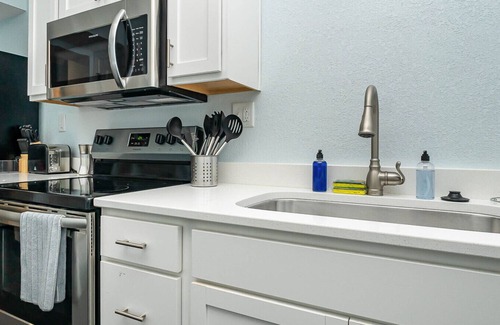Northeast Virginia Beach Apartamento | Dog Friendly | 1 block from beach | Boardwalk