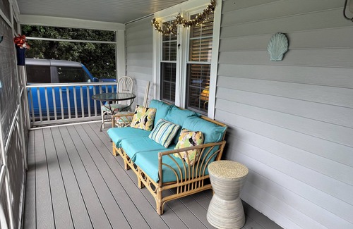 Ocean View Casa | Dog-friendly 2 bedroom beach bungalow with AC and outdoor fire-pit in Ocean View