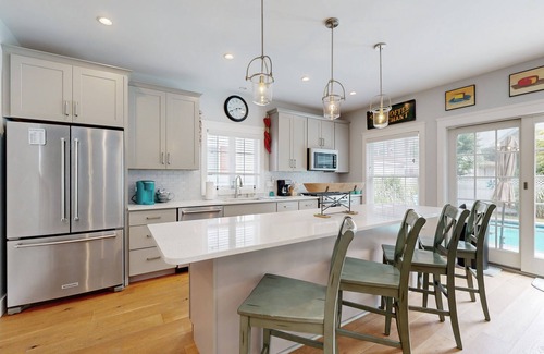 Country Club Estates Casa | Dog-friendly, 2-story home near beach with private outdoor pool, W/D & AC