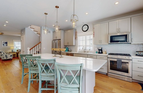 Country Club Estates Casa | Dog-friendly, 2-story home near beach with private outdoor pool, W/D & AC
