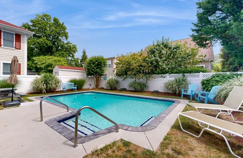 Country Club Estates Casa | Dog-friendly, 2-story home near beach with private outdoor pool, W/D & AC