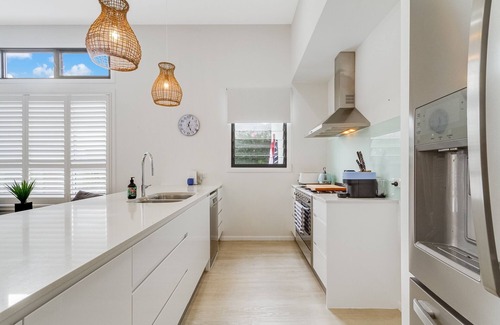 Pottsville Casa | Dog-Friendly Beach House @ Black Rocks by uHoliday