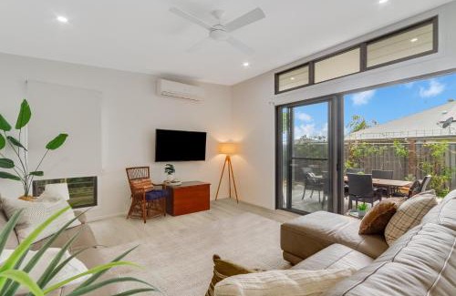 Pottsville Casa | Dog-Friendly Beach House @ Black Rocks by uHoliday