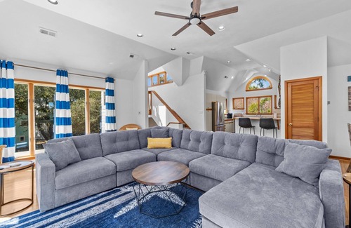 Monteray Shores Casa | Dog Friendly beachhome with own pool &hot tub view of sound 5min walk from beach