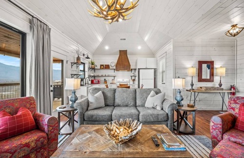 Chalet Village Cabina | dog-friendly | BEST views | hot tub | luxury | free Dollywood tkt | Haven