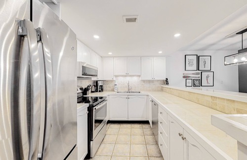 The Blue Mountains Condominio | Dog-friendly skiier's condo with high-speed WiFi, gas fireplace, & central AC