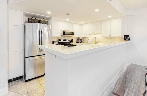 The Blue Mountains Condominio | Dog-friendly skiier's condo with high-speed WiFi, gas fireplace, & central AC