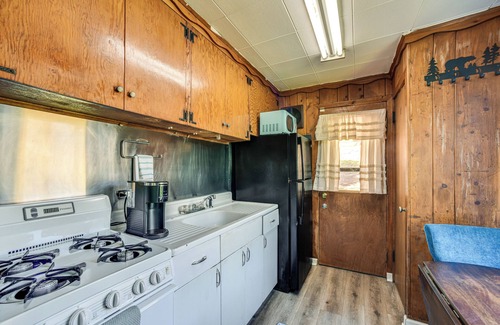 Cascade Cabina | Dog Friendly: Cabin w/ Yard & Mtn Views in Cascade