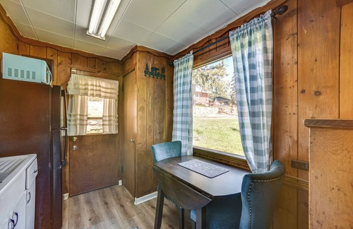 Cascade Cabina | Dog Friendly: Cabin w/ Yard & Mtn Views in Cascade