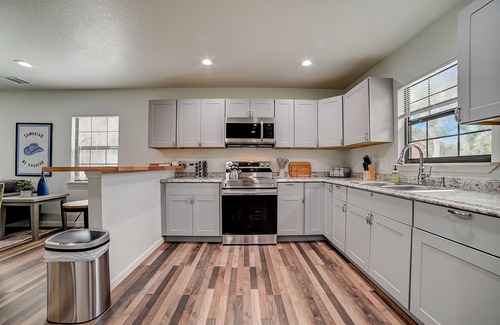 Blanco Cabina | Dog-friendly cabins with firepit, deck, central AC, washer/dryer, & gas grill