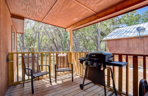 Blanco Cabina | Dog-friendly cabins with firepit, deck, central AC, washer/dryer, & gas grill