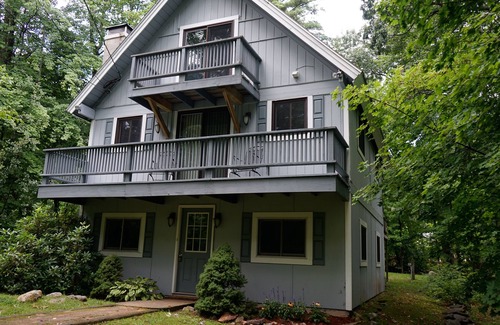 Moultonborough Chalet De Esquí | Dog-friendly chalet near the beach with deck, washer/dryer, grill, lawn & AC