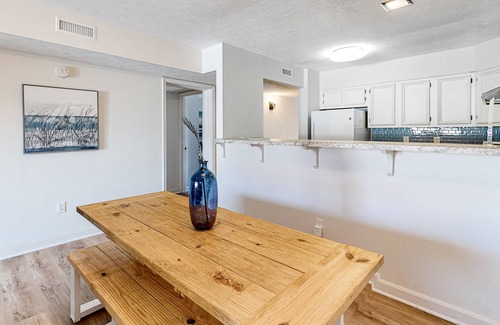 Ocean Sands Condominio | Dog-friendly coastal condo with beach access, tennis courts, balcony & fast WiFi