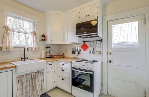 Hood River Cabaña | Dog-Friendly 'Columbia Cottage' in Hood River!