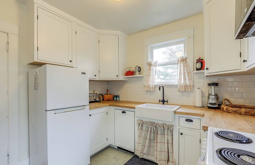 Hood River Cabaña | Dog-Friendly 'Columbia Cottage' in Hood River!