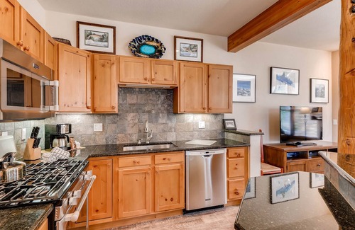 Keystone Condominio | Condo para perros / w piscina + patio privado, en la ruta de transporte