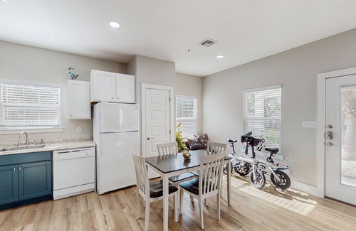 Fulton Casa | Dog-friendly cottage with ebikes & fabulous view - birdwatcher's paradise