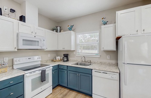 Fulton Casa | Dog-friendly cottage with ebikes & fabulous view - birdwatcher's paradise