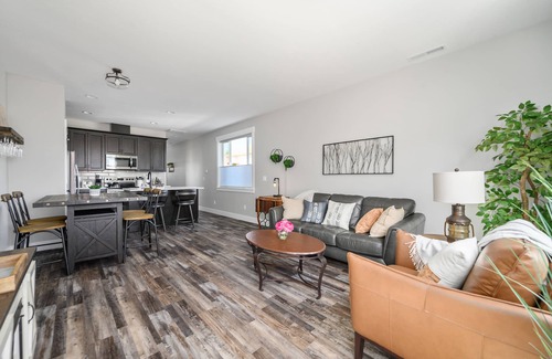 Carlton Casa | Dog-Friendly Downtown Carlton Townhouse #4, Steps to Tasting, Dining, Shops, BBQ