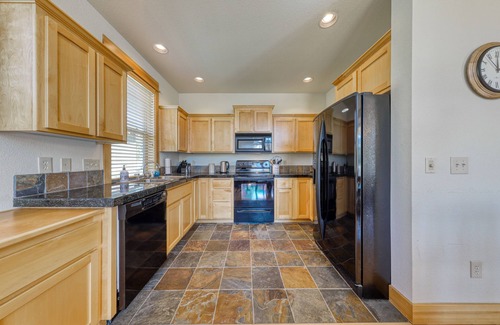 Redmond Casa | Dog-Friendly Family Home W/ Free WiFi, Shared Pool/Hot Tub, Gas Grill