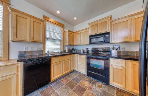 Redmond Casa | Dog-Friendly Family Home W/ Free WiFi, Shared Pool/Hot Tub, Gas Grill