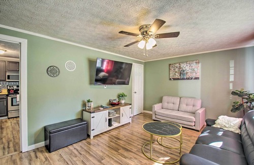 Fayetteville Casa | Dog-Friendly Fayetteville Home w/ Hot Tub!