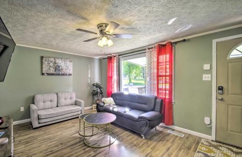 Fayetteville Casa | Dog-Friendly Fayetteville Home with Hot Tub!