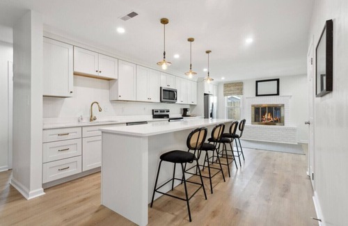 Norfolk - Virginia Beach Casa | Dog Friendly | Fenced Yard | Central location